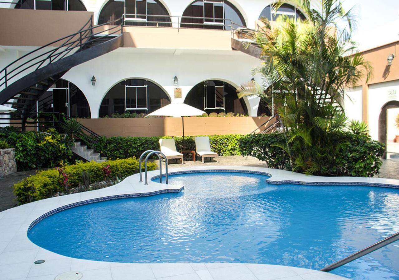 Hotel El Gran Marques Trujillo Exterior foto